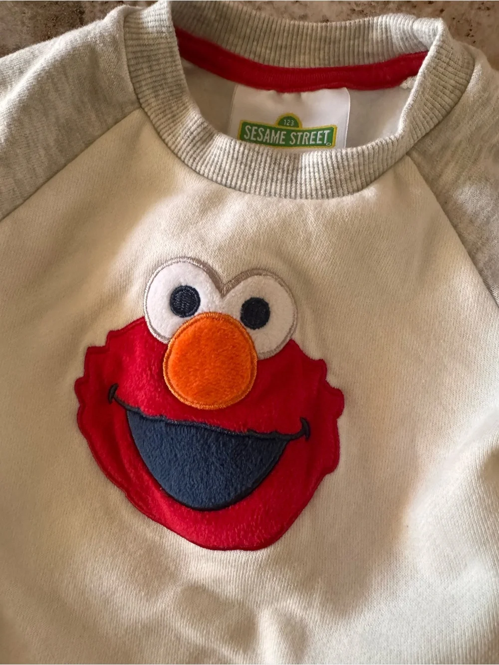 Sesame Street Elmo Sweatshirt & Jogger Set Size 18 Months Unisex